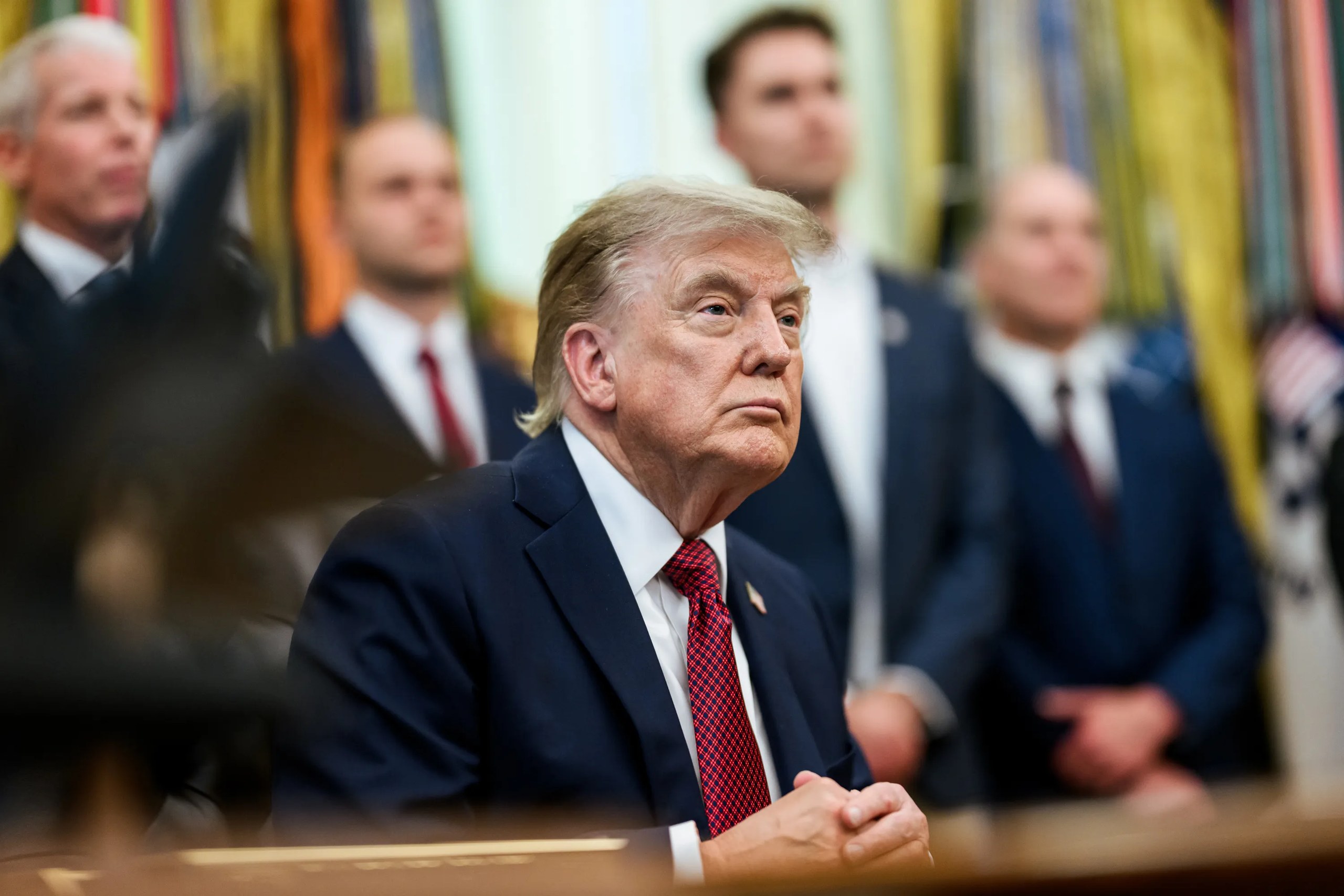 Aprovação de Trump cai a 32% e atinge pior nível da carreira