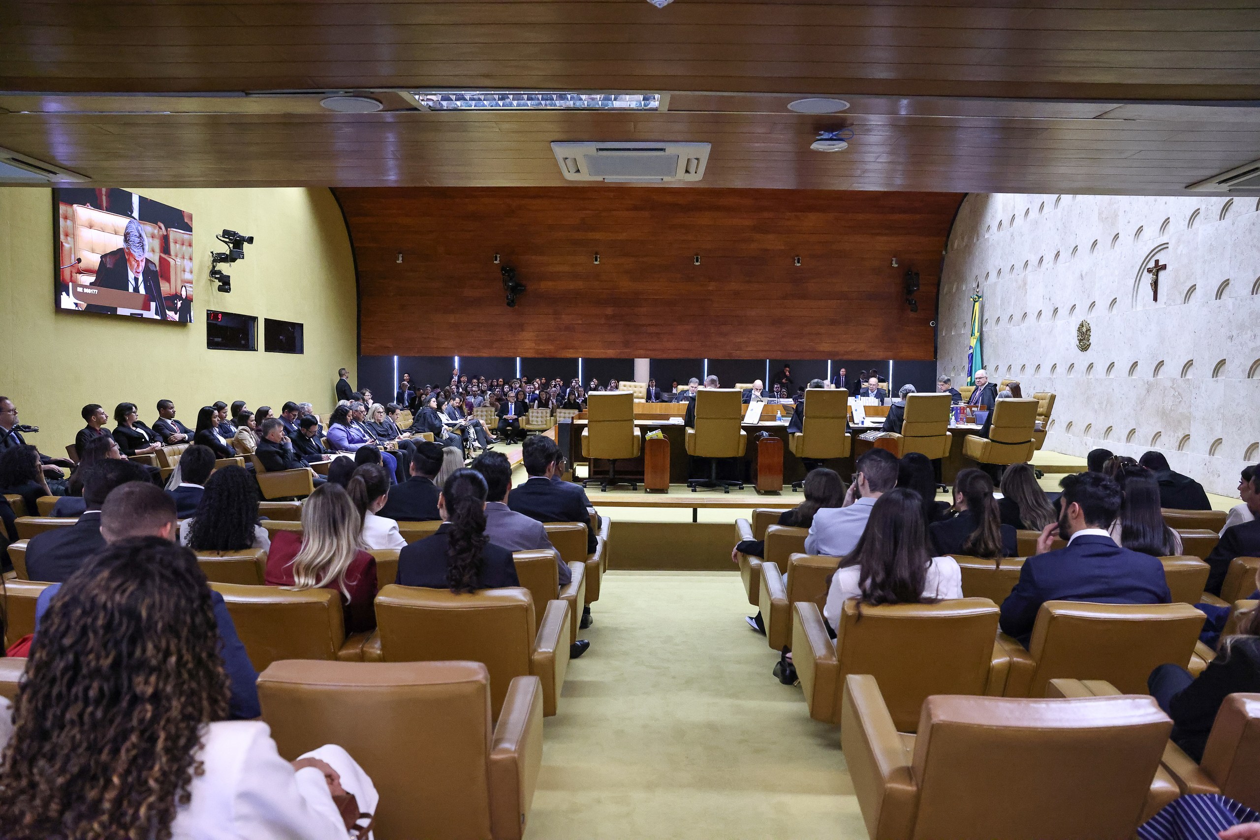 STF equipara licença-maternidade de mães biológicas e adotantes