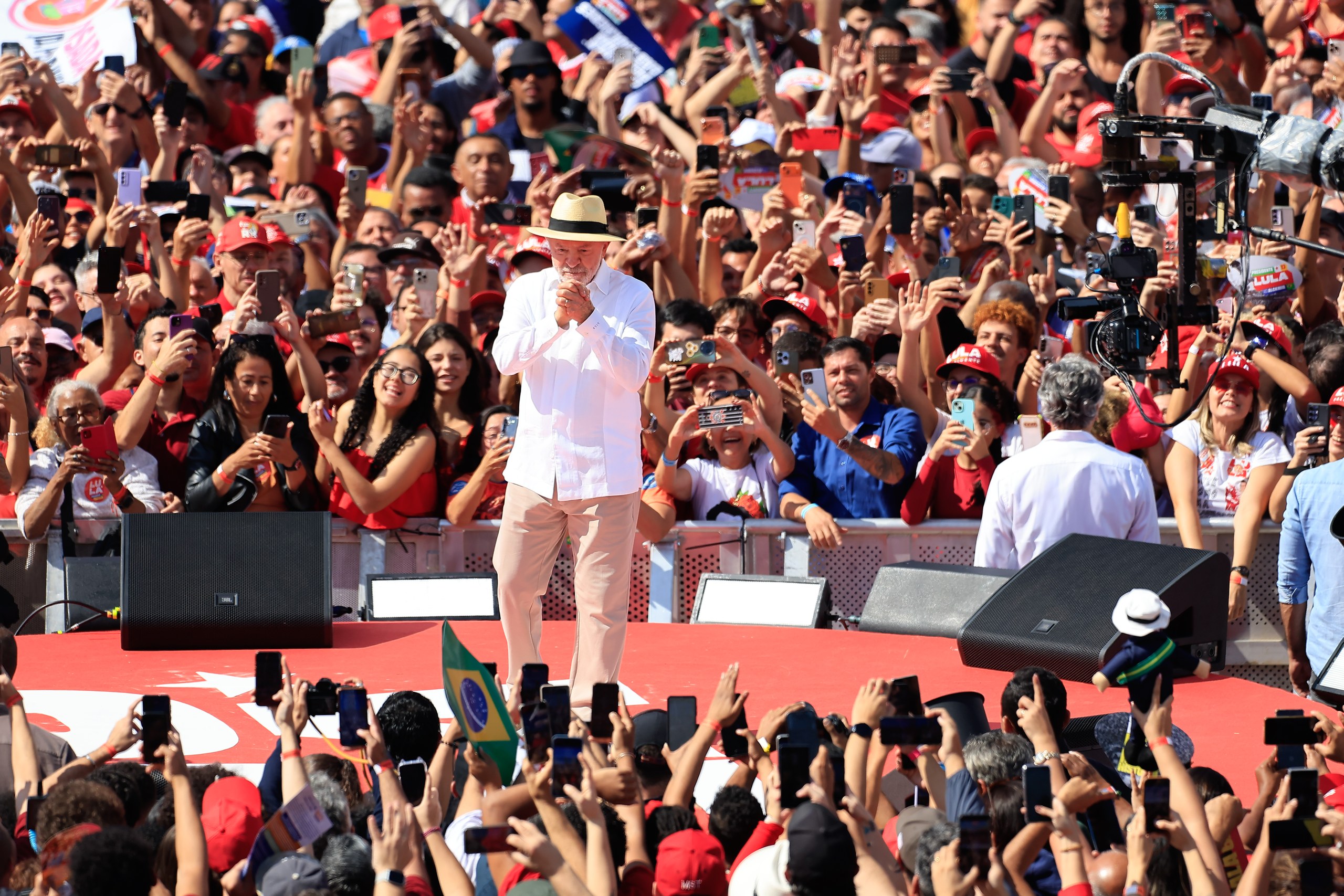 Datafolha mostra Lula com 40% e Flávio Bolsonaro com 36%