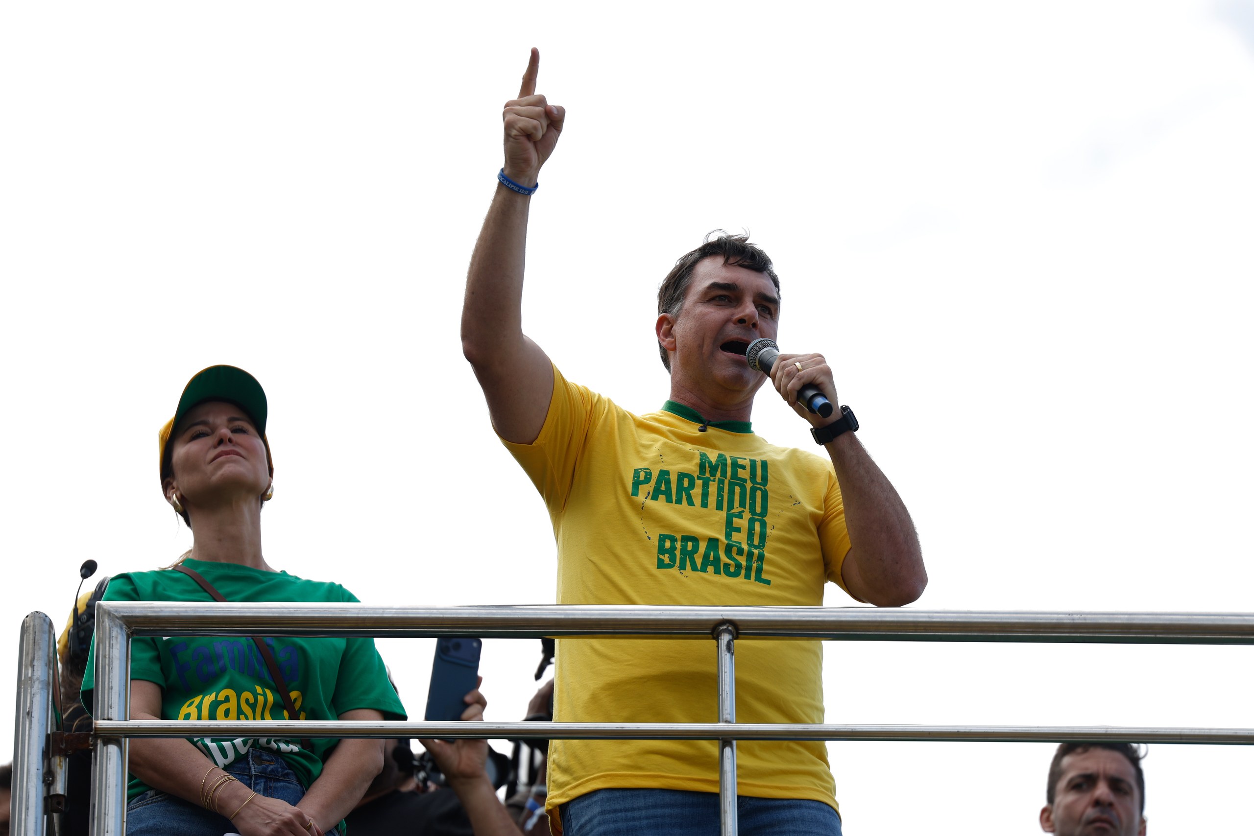 Real Time aponta Lula com 41% e Flávio Bolsonaro com 37% no 1º turno