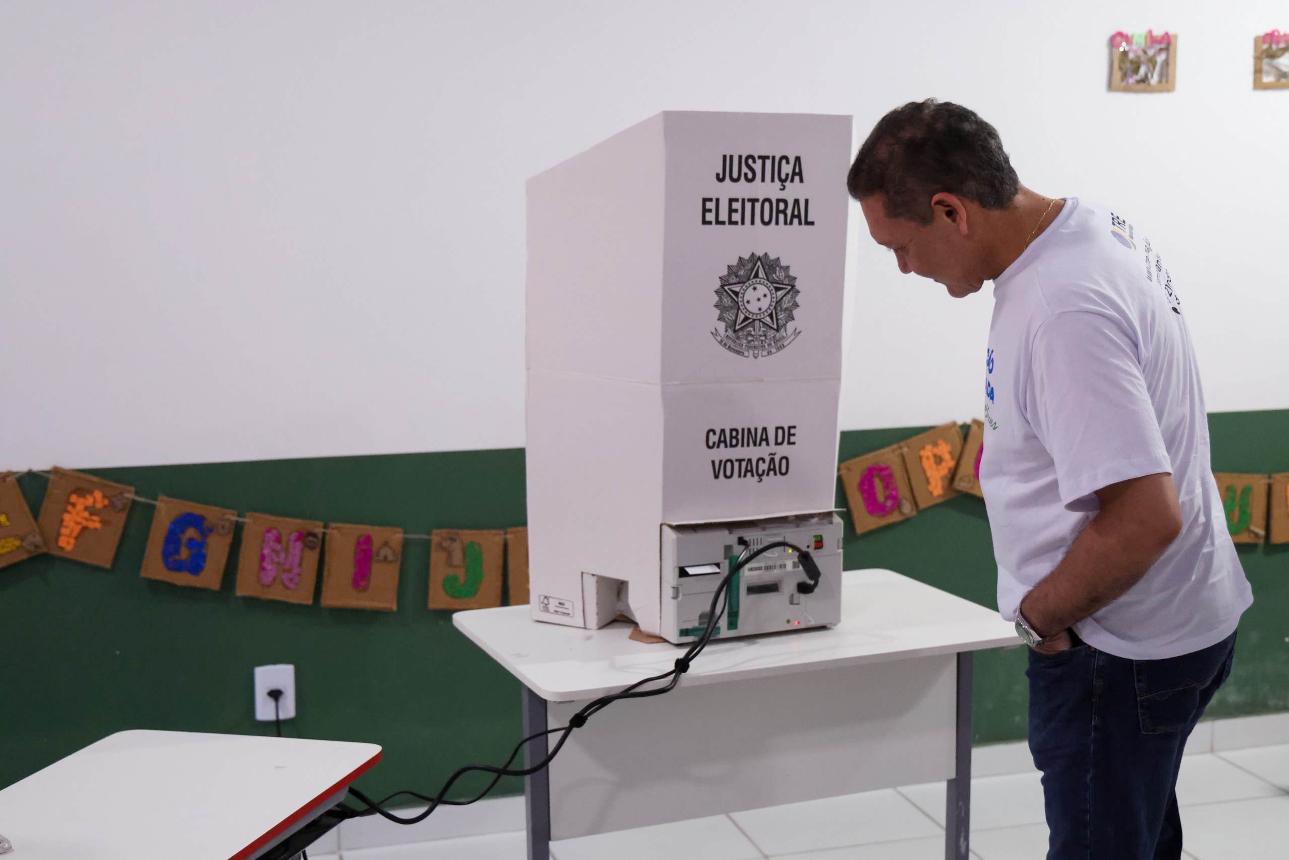 Real Time: 55% dos brasileiros relatam desânimo com a eleição