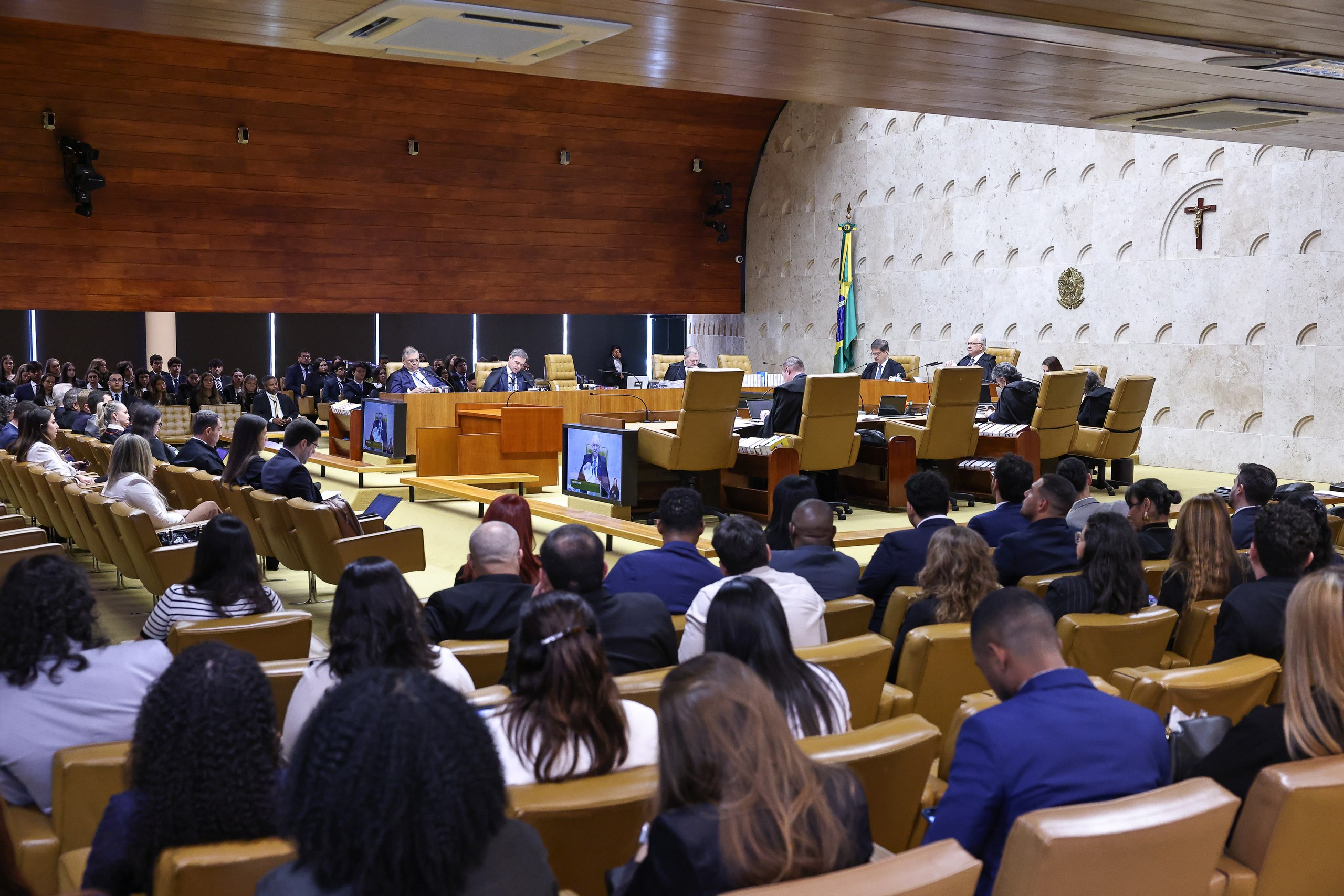 STF equipara licença-maternidade de mães biológicas e adotantes