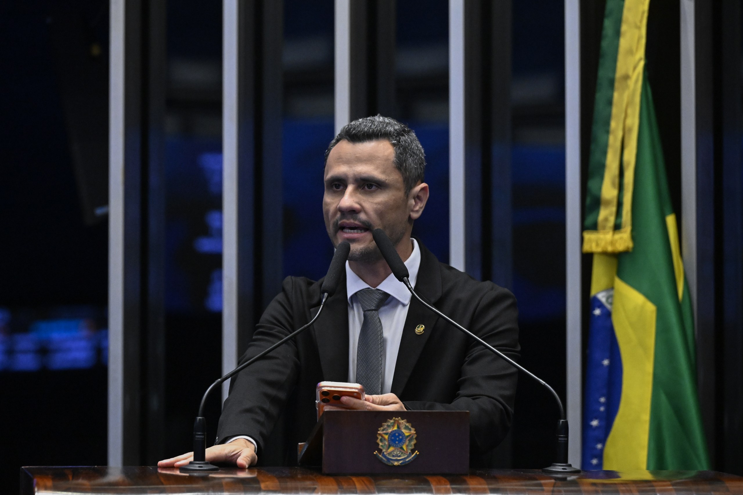 Quaest em MG: Cleitinho lidera com 37% e Patrus tem 16%