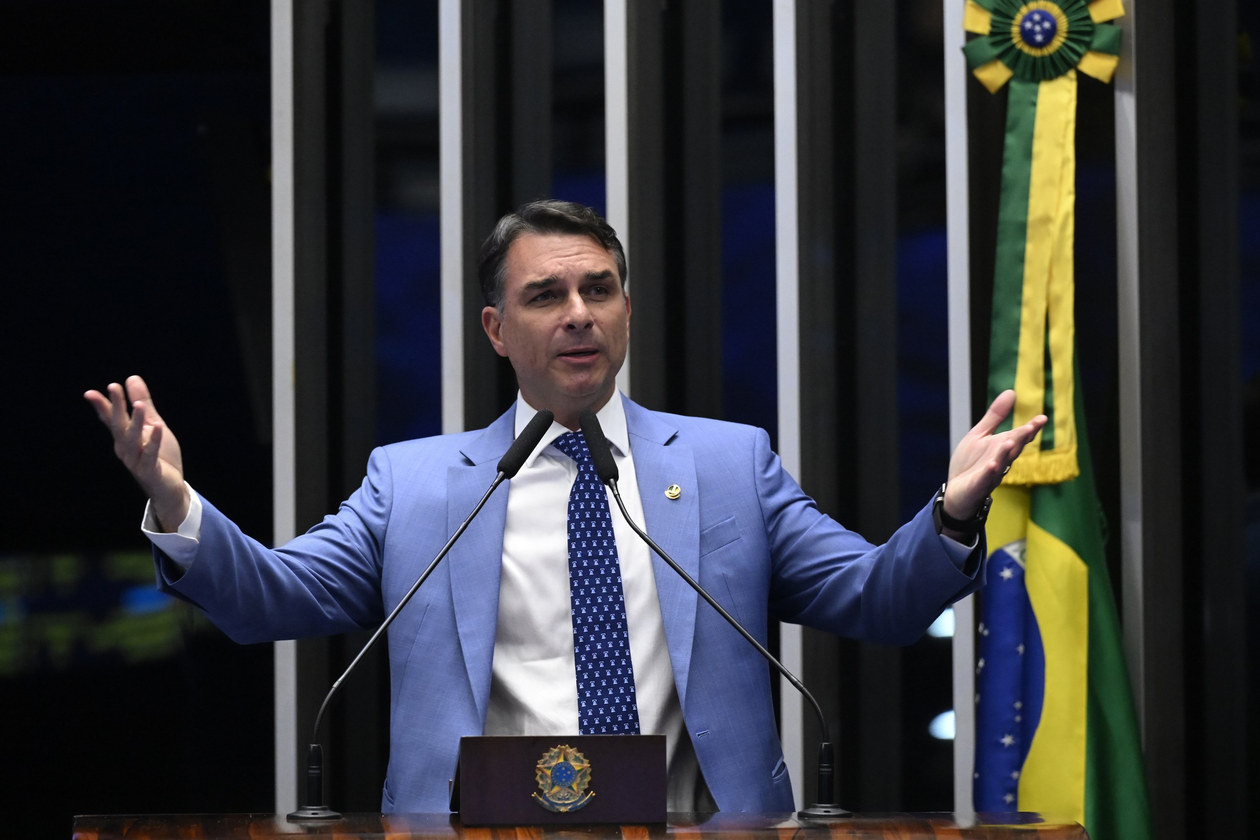 Quaest: Flávio Bolsonaro tem 42% e Lula soma 41% no 2º turno