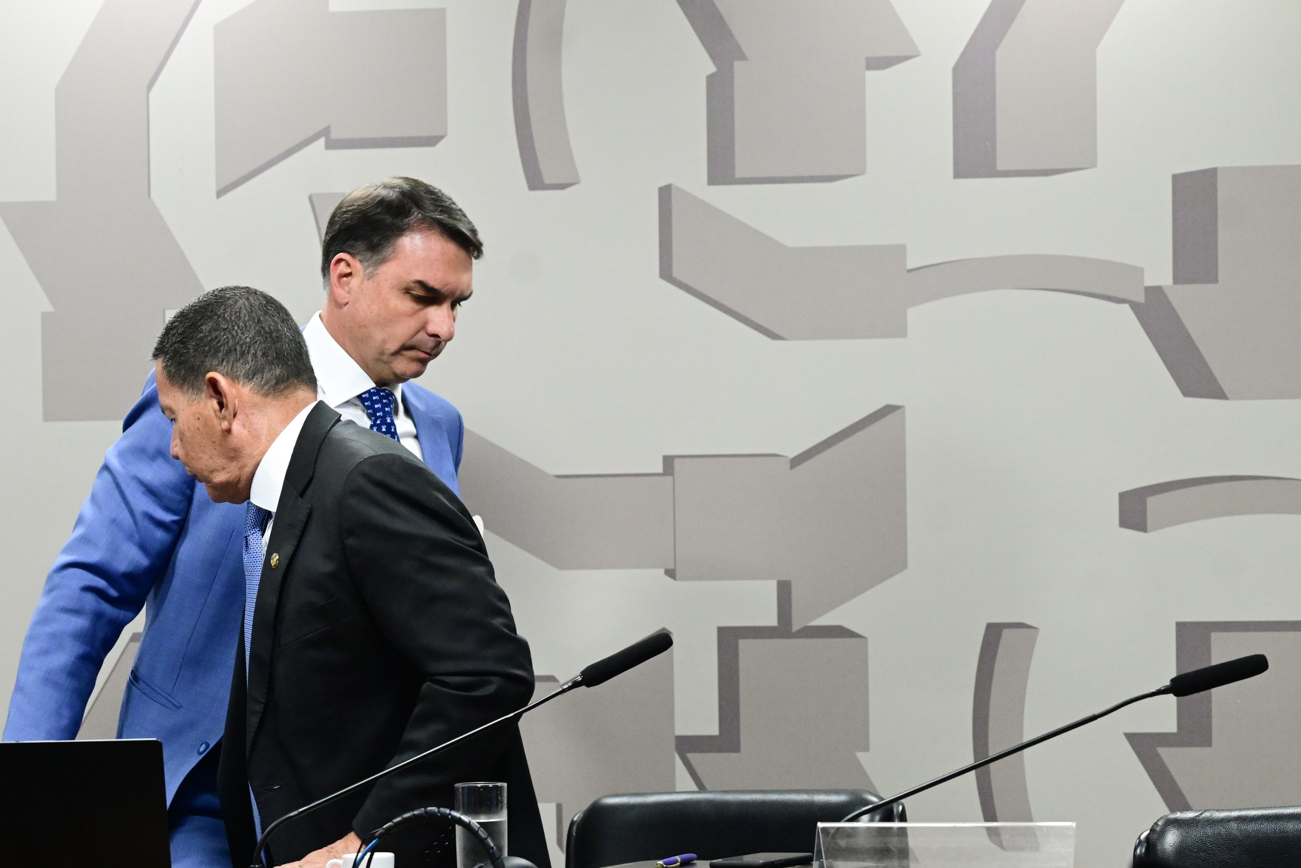 Flávio Bolsonaro lidera disputa presidencial em SP, diz Real Time