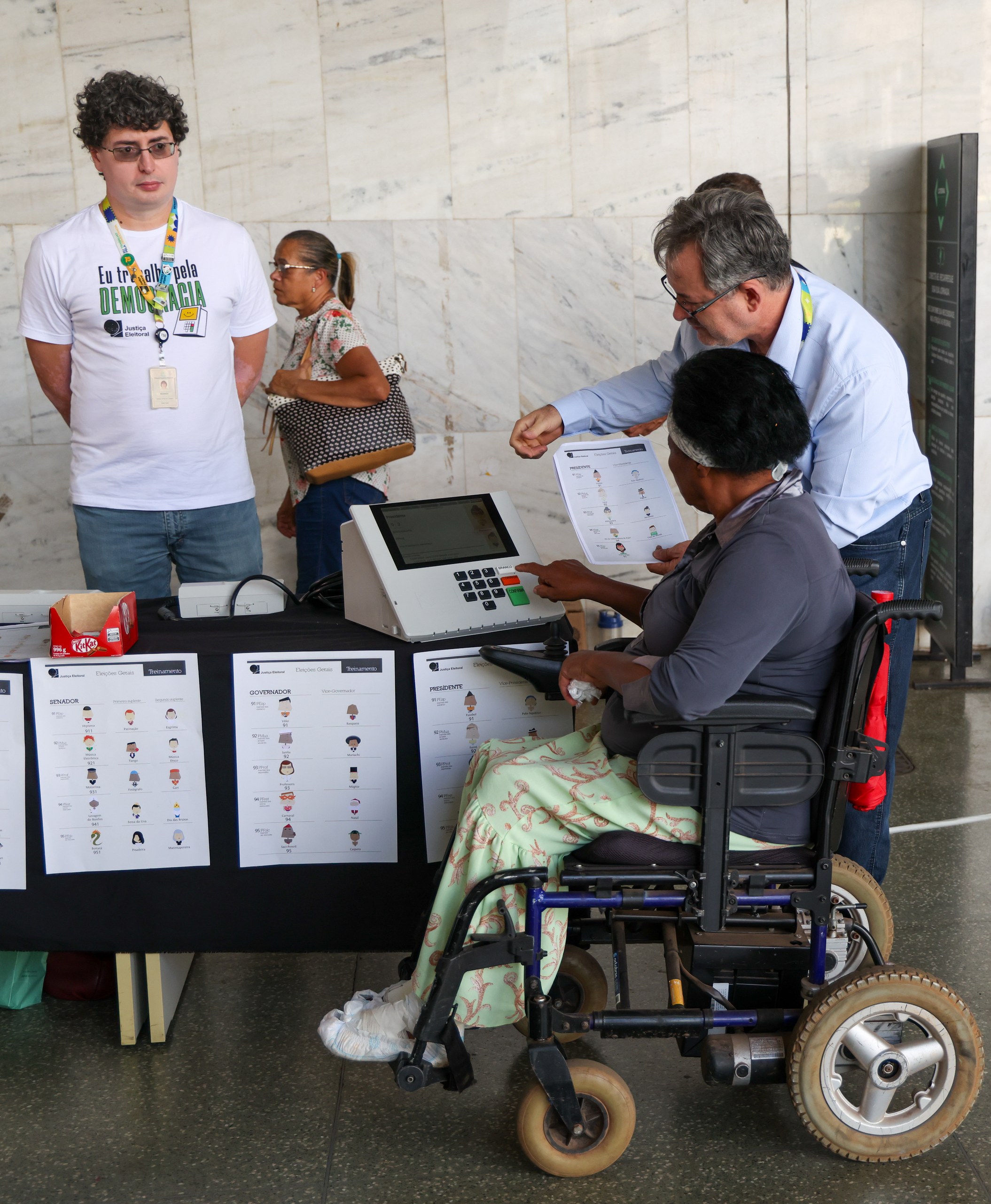 Urna tem novos recursos de acessibilidade para eleitores em 2026